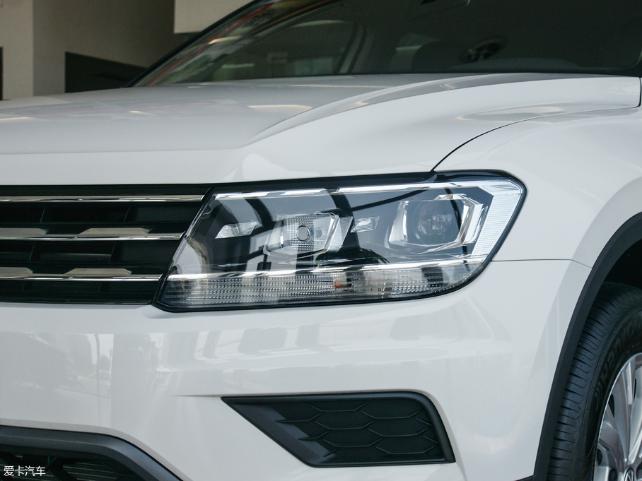 2018;^L 330TSI (q)L(fng)а