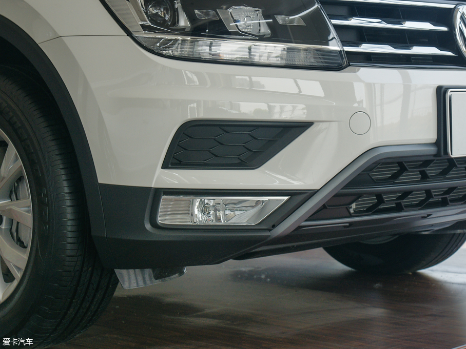 2018;^L 330TSI (q)L(fng)а