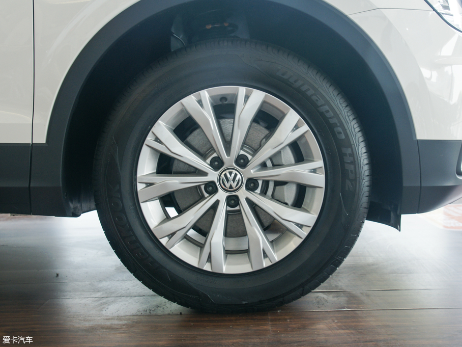 2018;^L 330TSI (q)L(fng)а