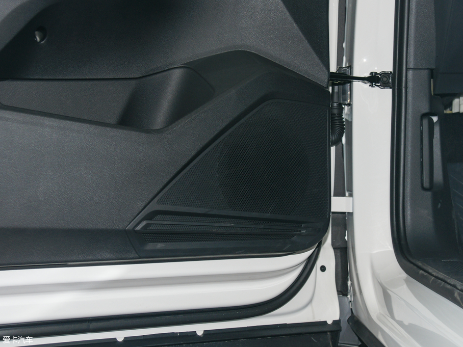 2018;^L 330TSI (q)L(fng)а