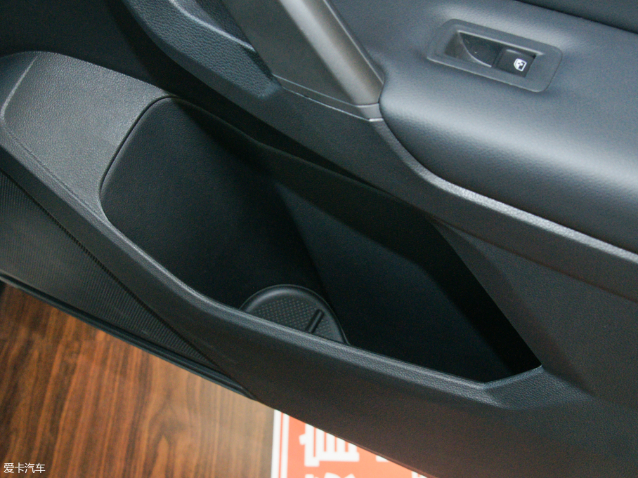 2018;^L 330TSI (q)L(fng)а