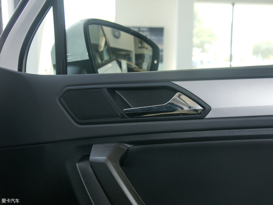 2018;^L 330TSI (q)L(fng)а