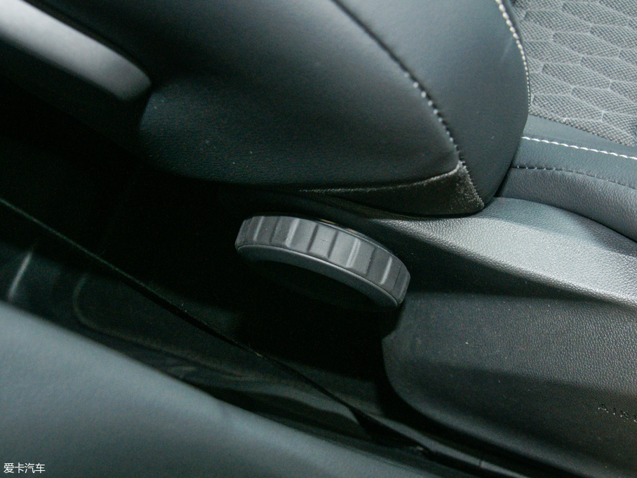 2018;^L 330TSI (q)L(fng)а