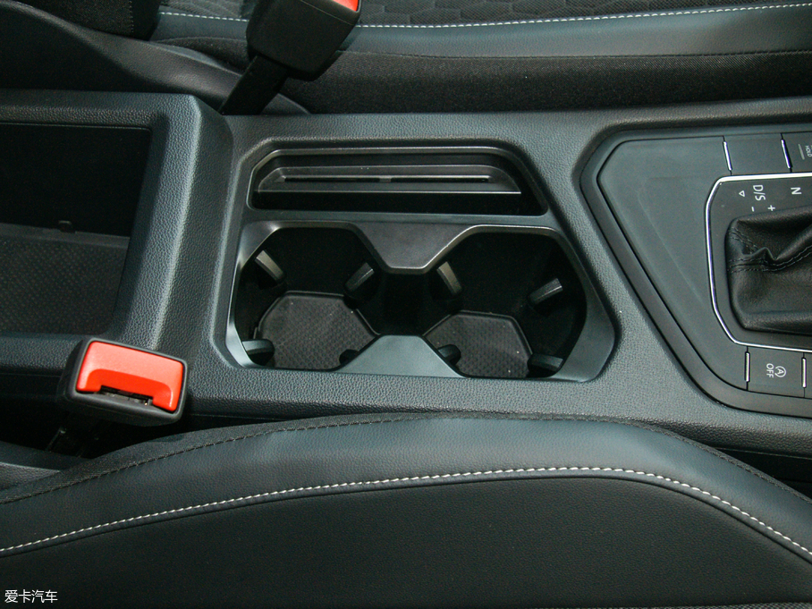 2018;^L 330TSI (q)Lа