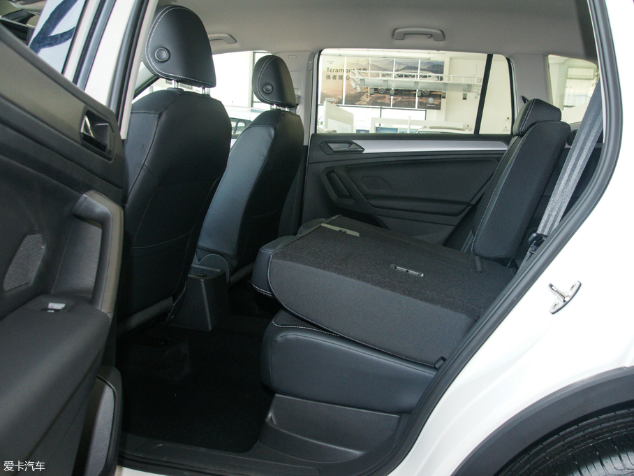 2018;^L 330TSI (q)L(fng)а