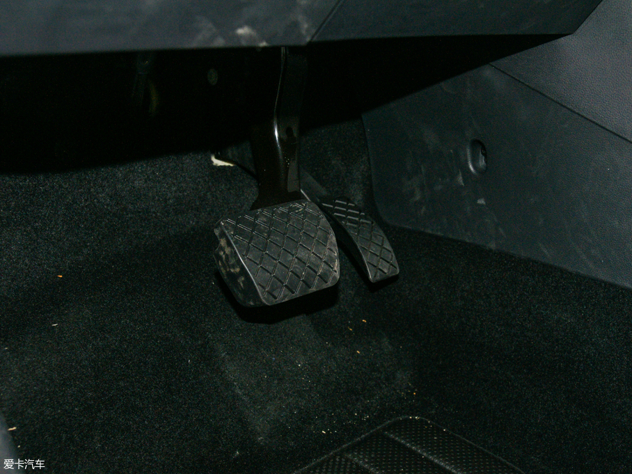 2018;^L 330TSI (q)L(fng)а