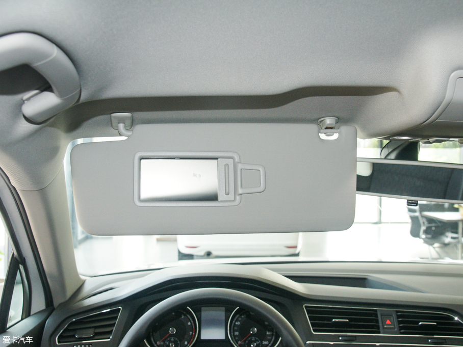 2018;^L 330TSI (q)L(fng)а