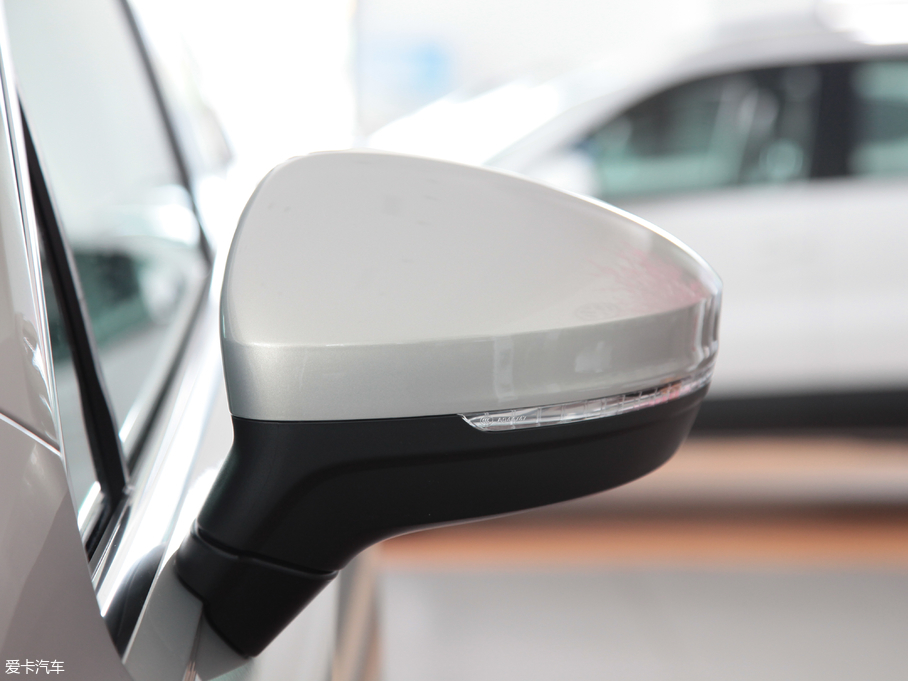 2018;^L 330TSI (q)A