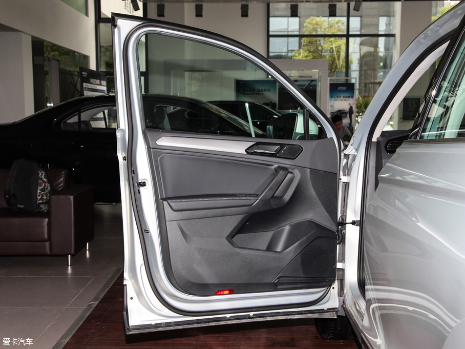 2018;^L 330TSI (q)A