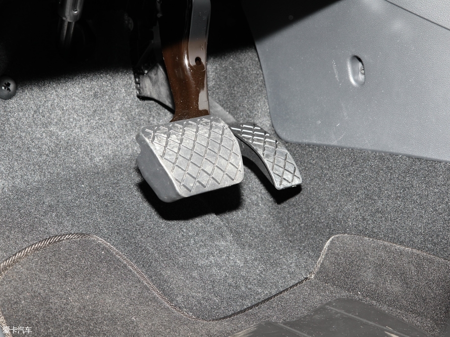 2018;^L 330TSI (q)A