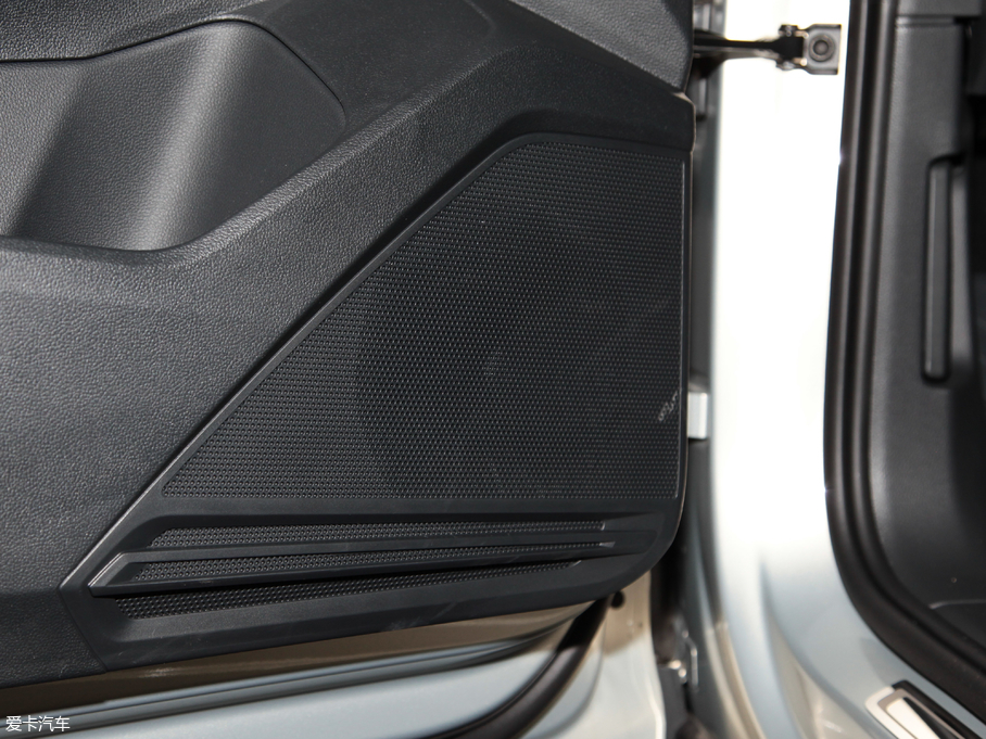 2018;^L 330TSI (q)A