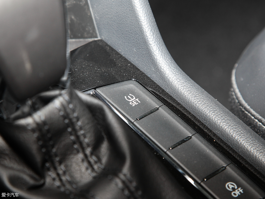 2018;^L 330TSI (q)A