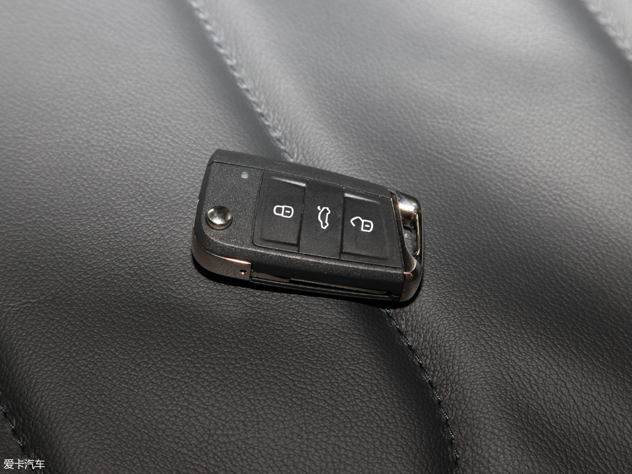 2018;^L 330TSI (q)A