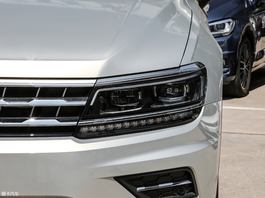 2018;^L Ŀ 380TSI Ş