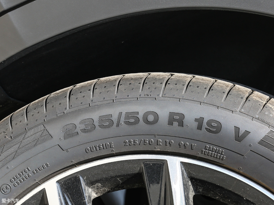 2018;^L Ŀ 380TSI (q)Ş