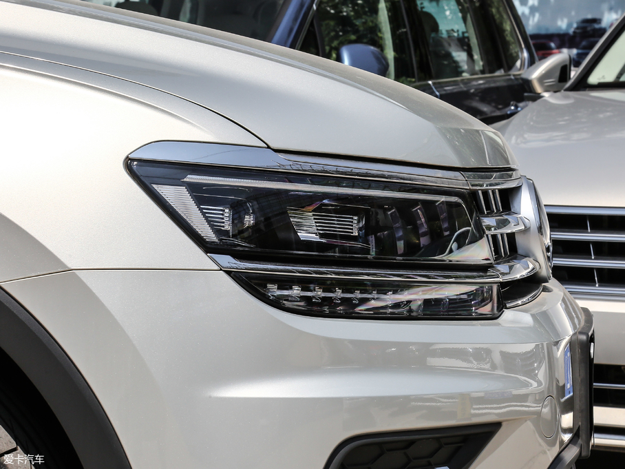 2018;^L Ŀ 380TSI Ş