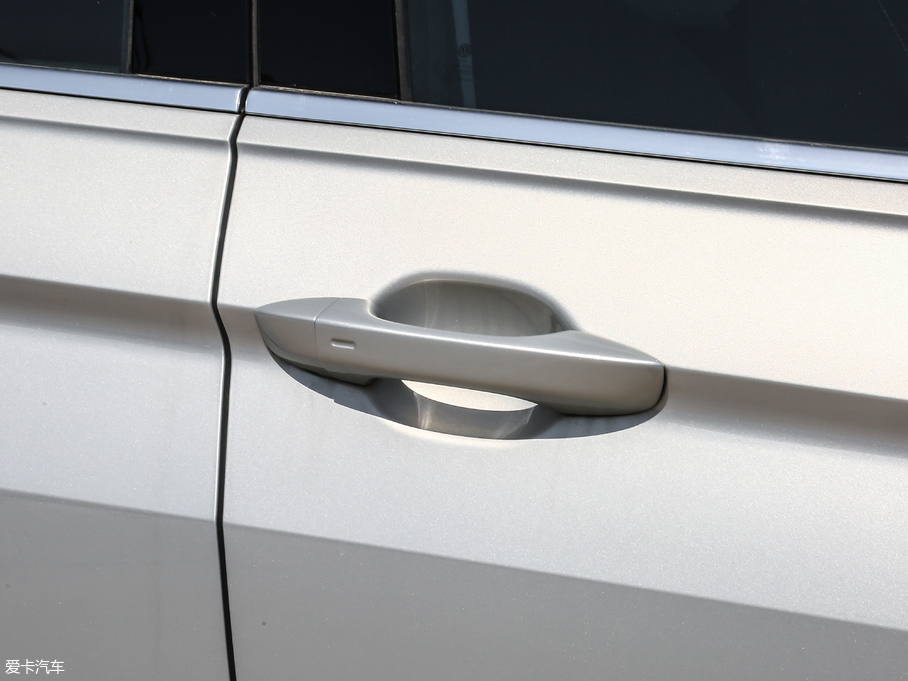 2018;^L Ŀ 380TSI Ş