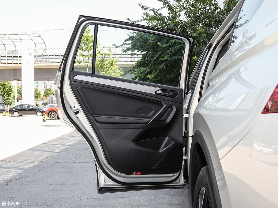 2018;^L Ŀ 380TSI Ş