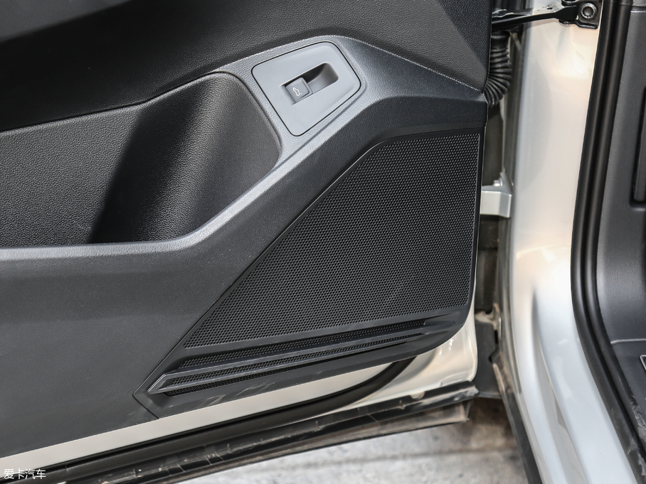 2018;^L Ŀ 380TSI Ş