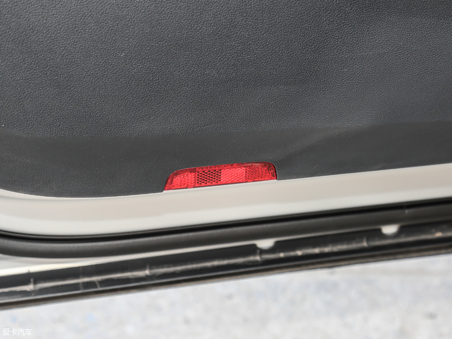 2018;^L Ŀ 380TSI Ş