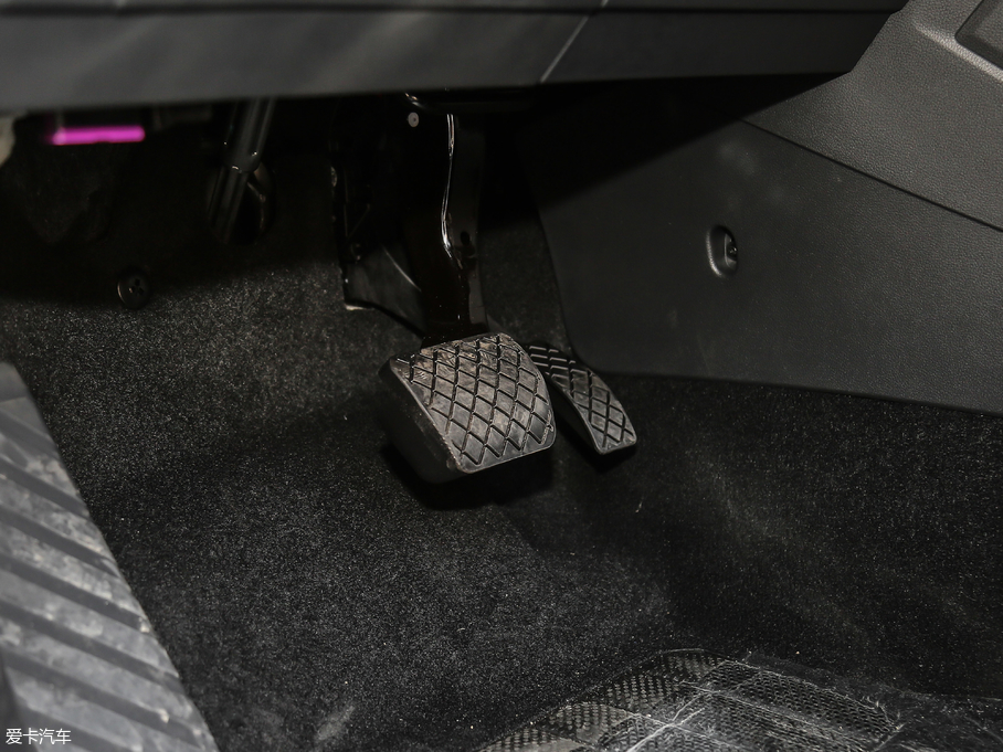 2018;^L Ŀ 380TSI Ş