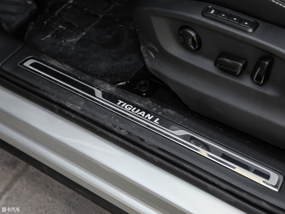 2018;^L Ŀ 380TSI Ş