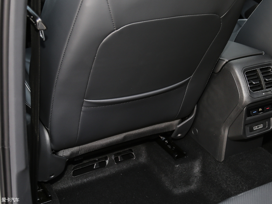 2018;^L Ŀ 380TSI Ş