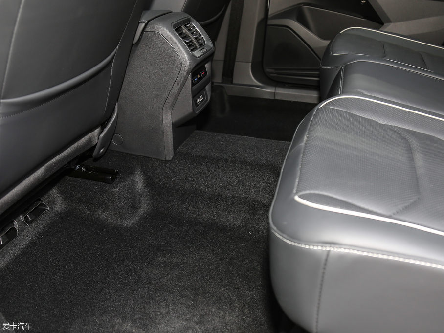 2018;^L Ŀ 380TSI Ş