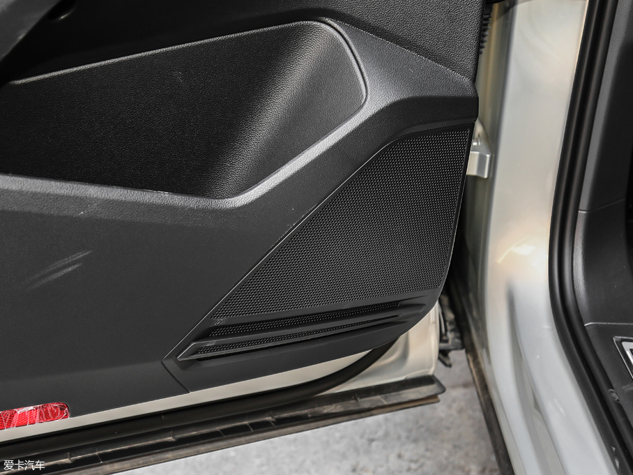 2018;^L Ŀ 380TSI Ş