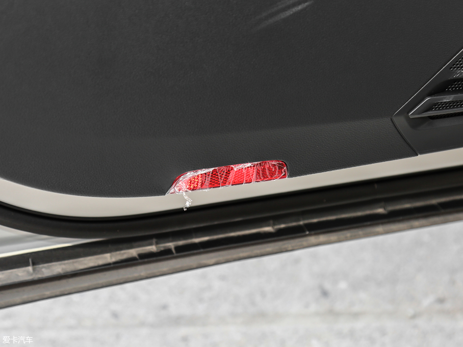 2018;^L Ŀ 380TSI Ş