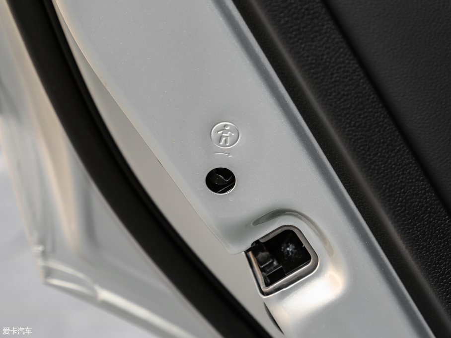 2018;^L Ŀ 380TSI Ş