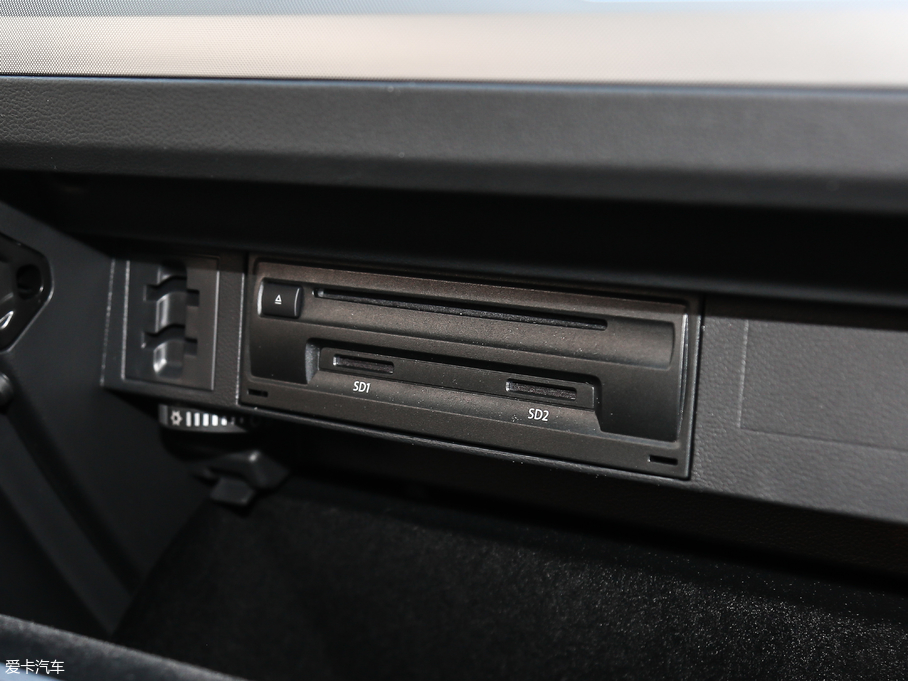 2018;^L Ŀ 380TSI Ş