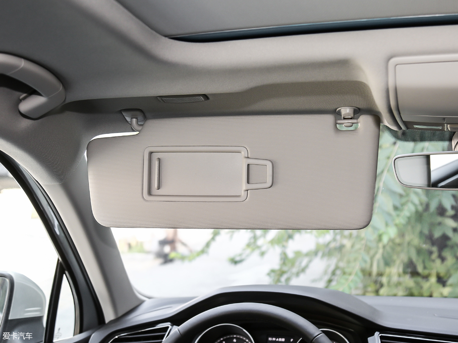 2018;^L Ŀ 380TSI Ş