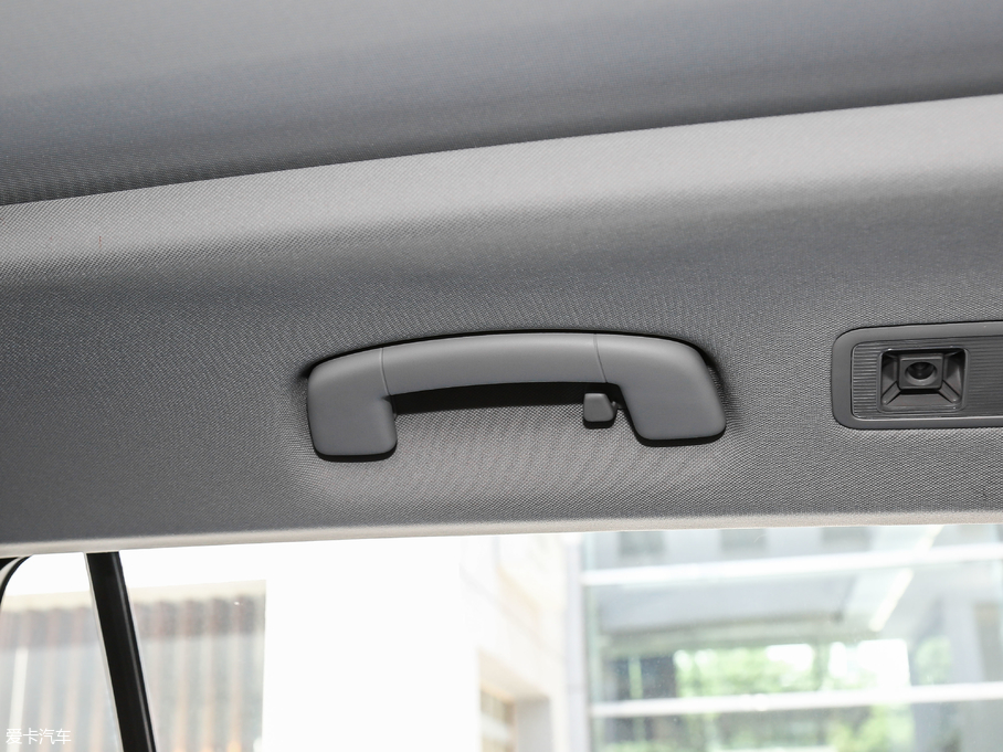 2018;^L Ŀ 380TSI Ş