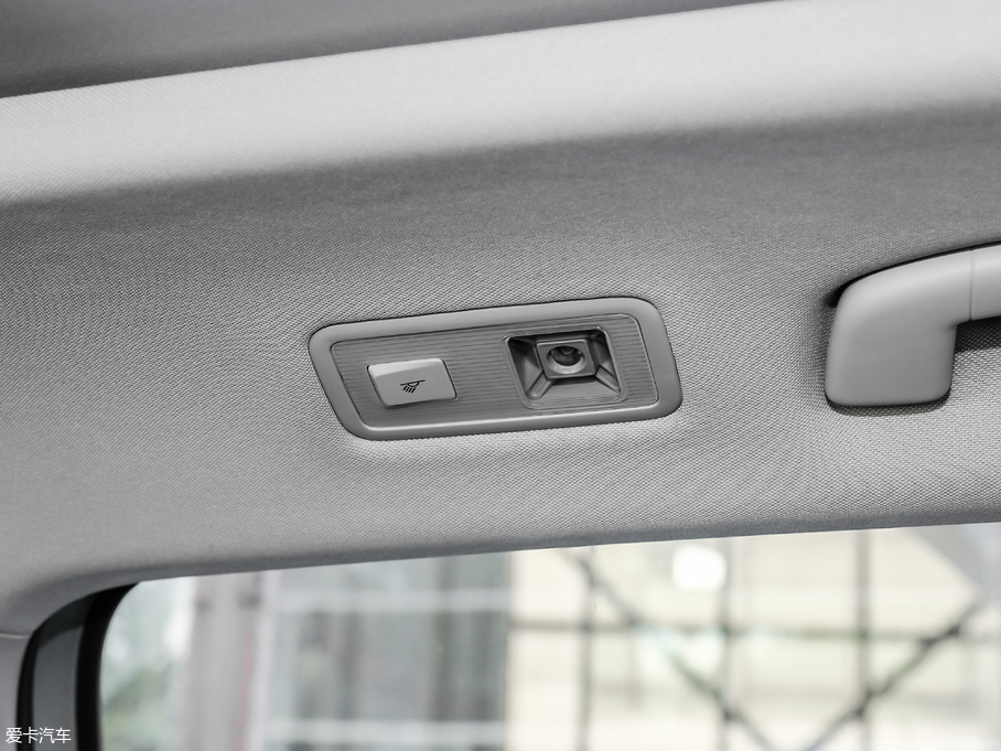 2018;^L Ŀ 380TSI Ş