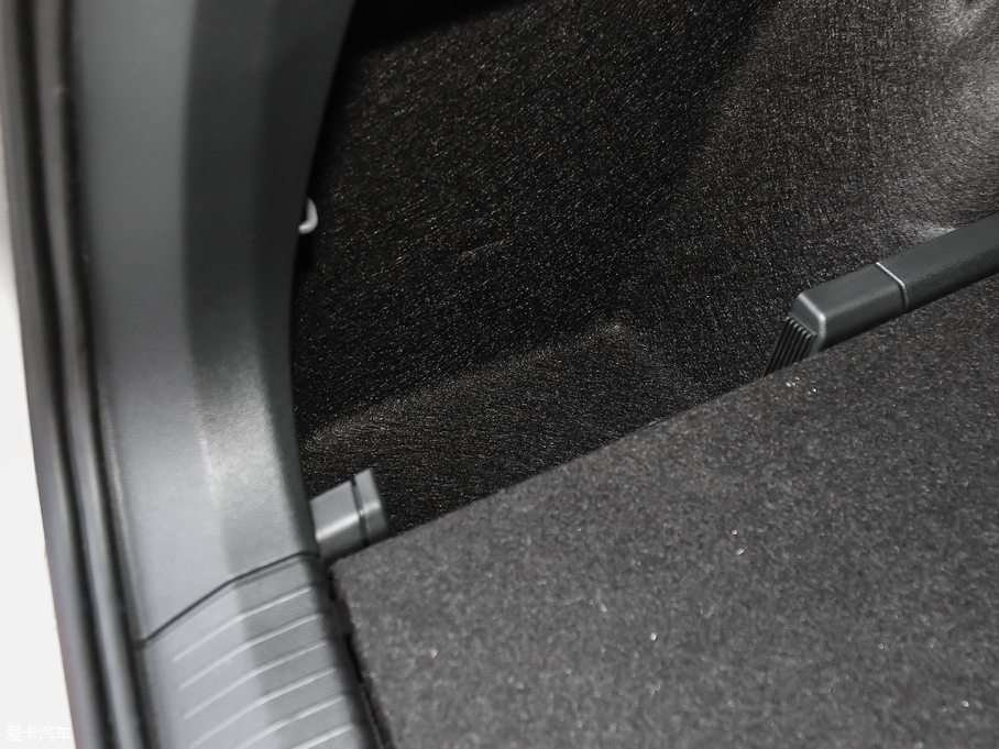 2018;^L Ŀ 380TSI (q)Ş