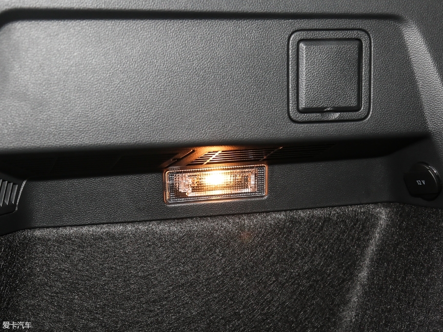 2018;^L Ŀ 380TSI Ş