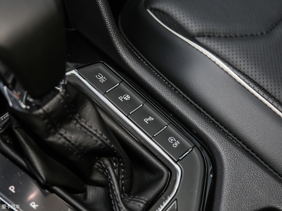 2018;^L Ŀ 380TSI Ş