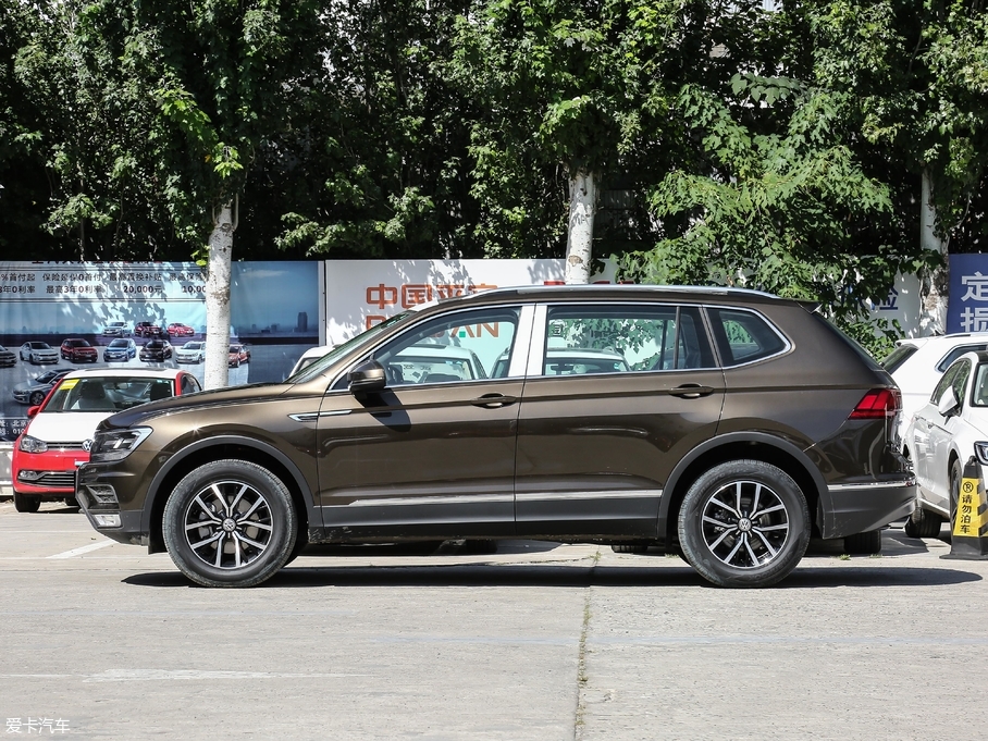 2018;^L Ŀ 330TSI (q)A