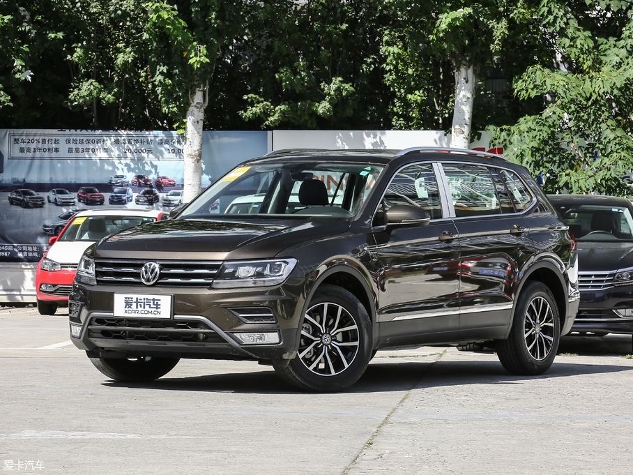 2018;^L Ŀ 330TSI (q)A