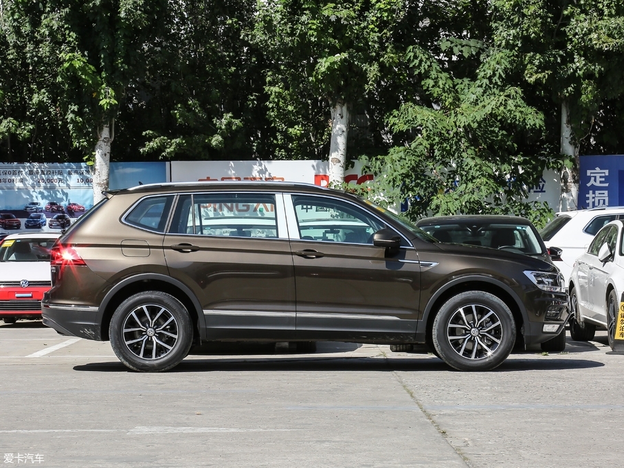 2018;^L Ŀ 330TSI A