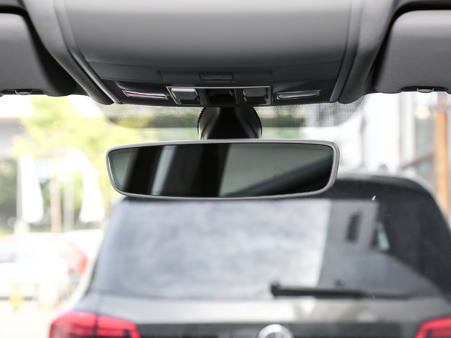 2018;^L Ŀ 330TSI A