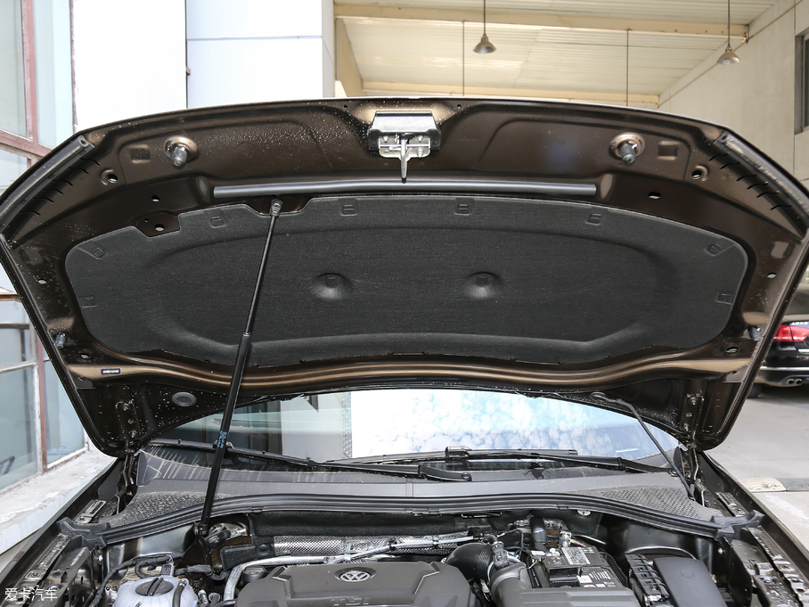 2018;^L Ŀ 330TSI (q)A