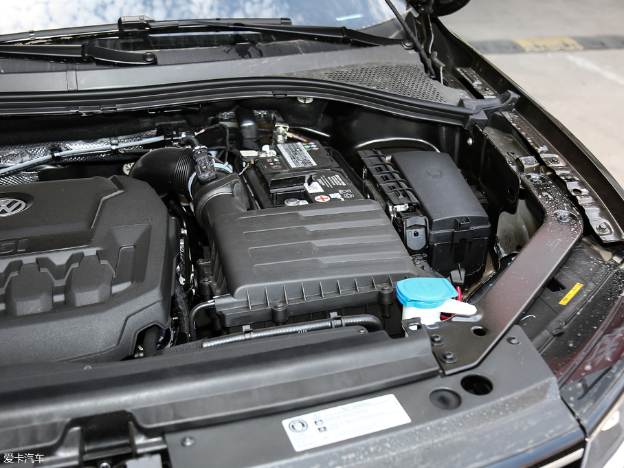 2018;^L Ŀ 330TSI A