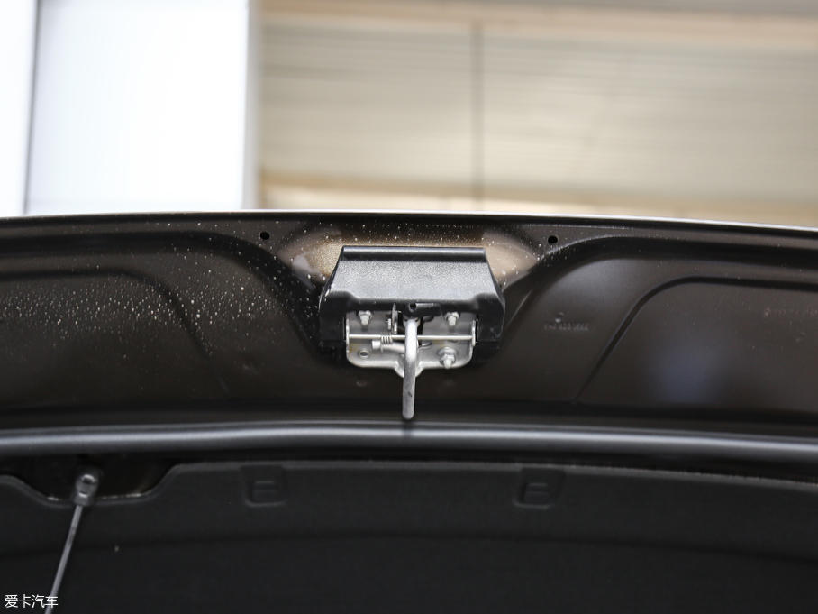 2018;^L Ŀ 330TSI A