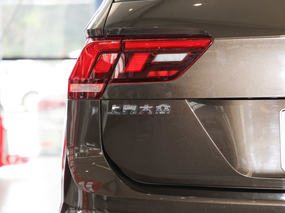 2018;^L 330TSI (q)m