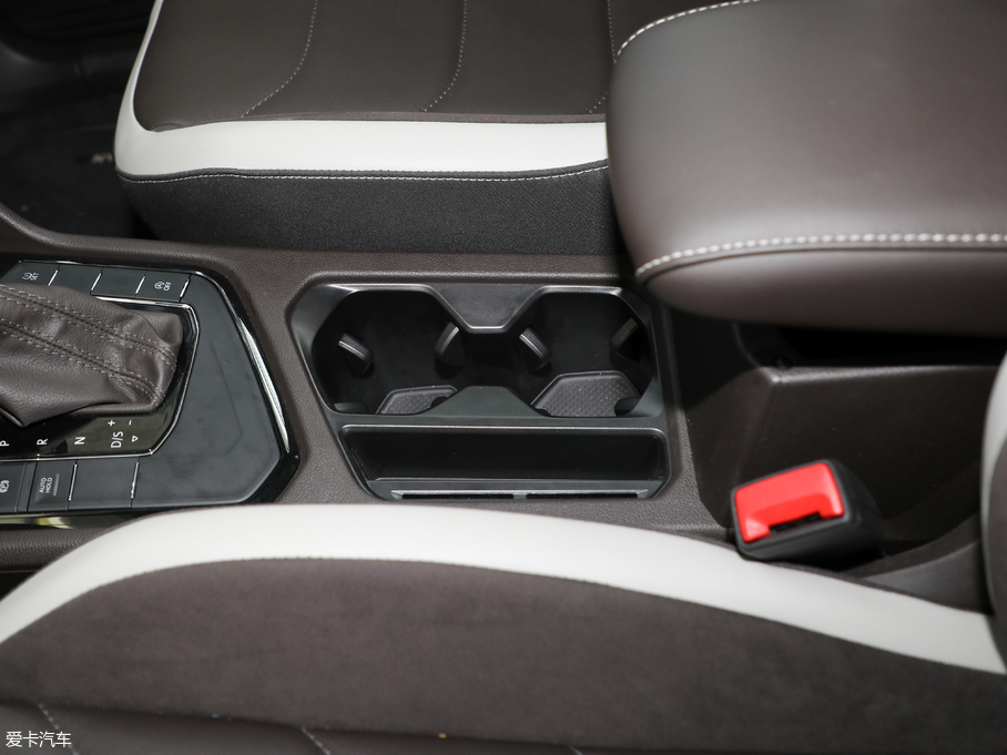 2018;^L 330TSI (q)m