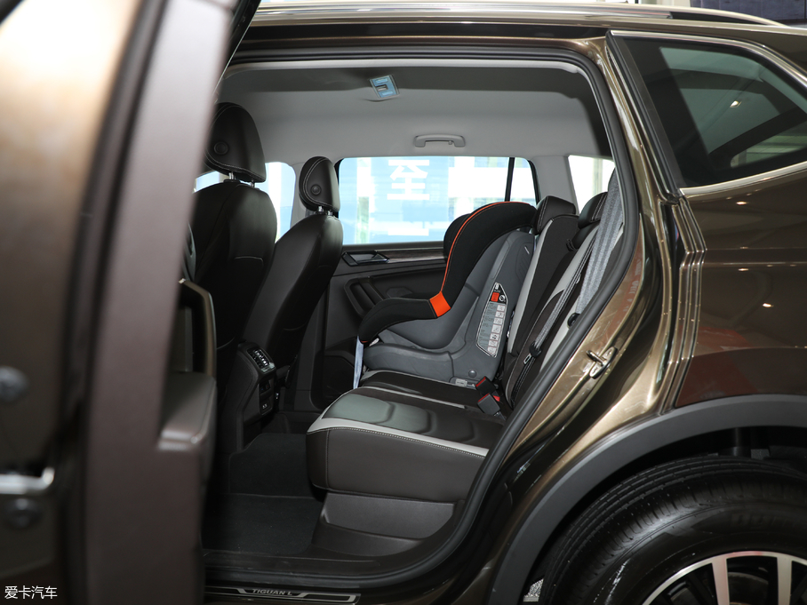 2018;^L 330TSI (q)m