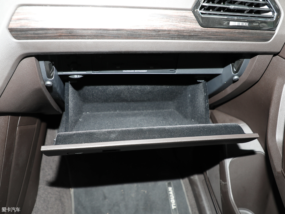 2018;^L 330TSI (q)m