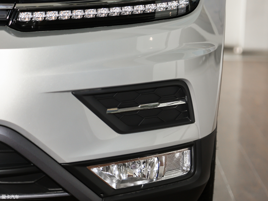 2018;^L Ŀ 380TSI (q)A